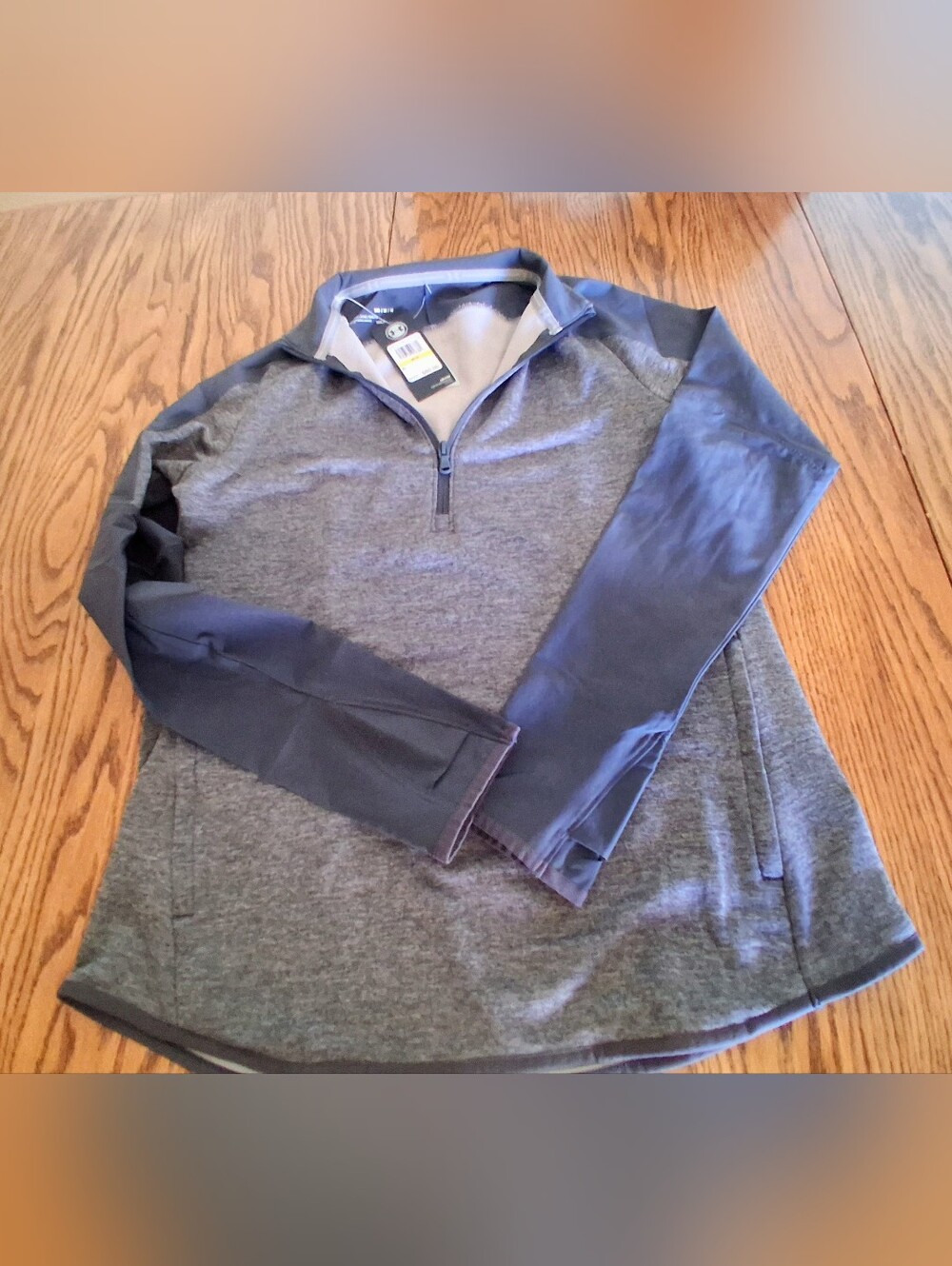 NWT Ladies UNDER ARMOUR Top, Gray, Sz M,  MSRP $60